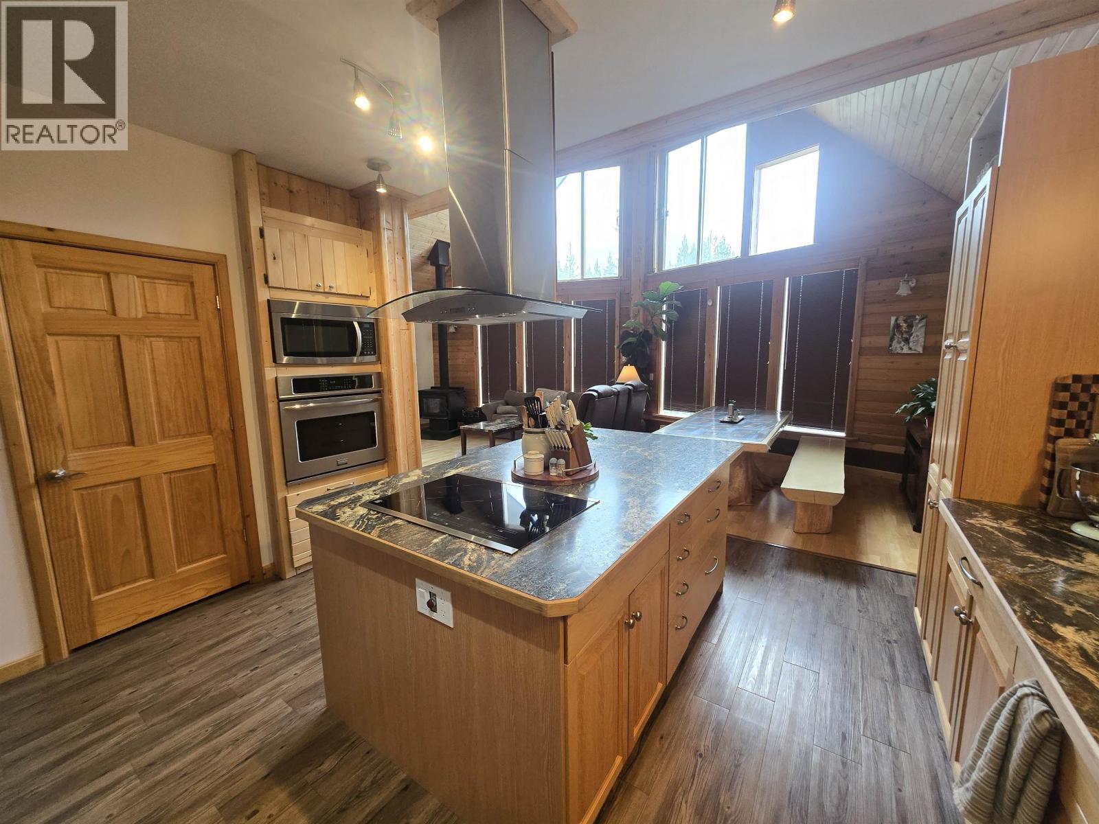 1020 Rainbow Road, Quesnel, BC - Indoor Photo Showing Kitchen