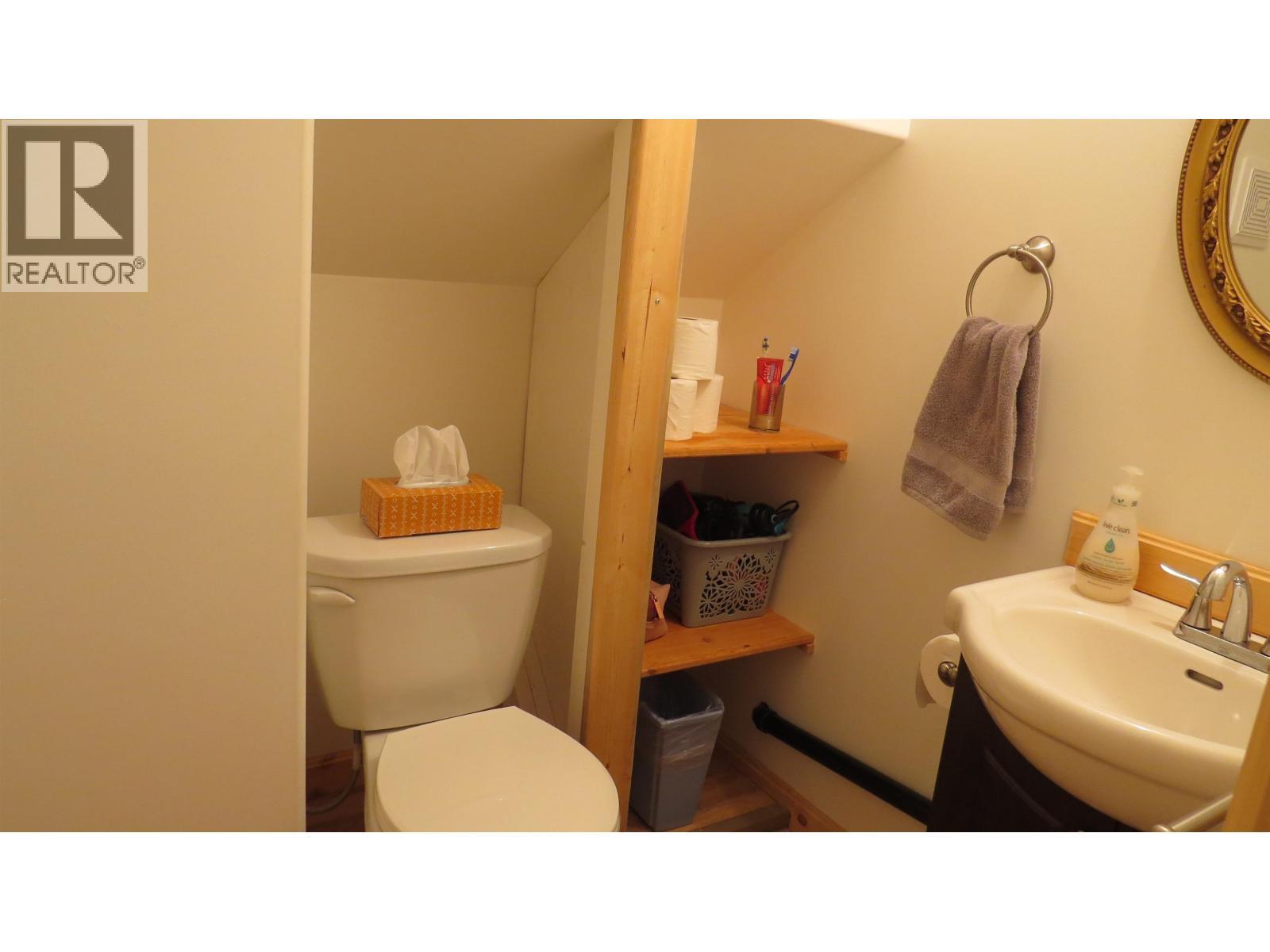 1020 Rainbow Road, Quesnel, BC - Indoor Photo Showing Bathroom