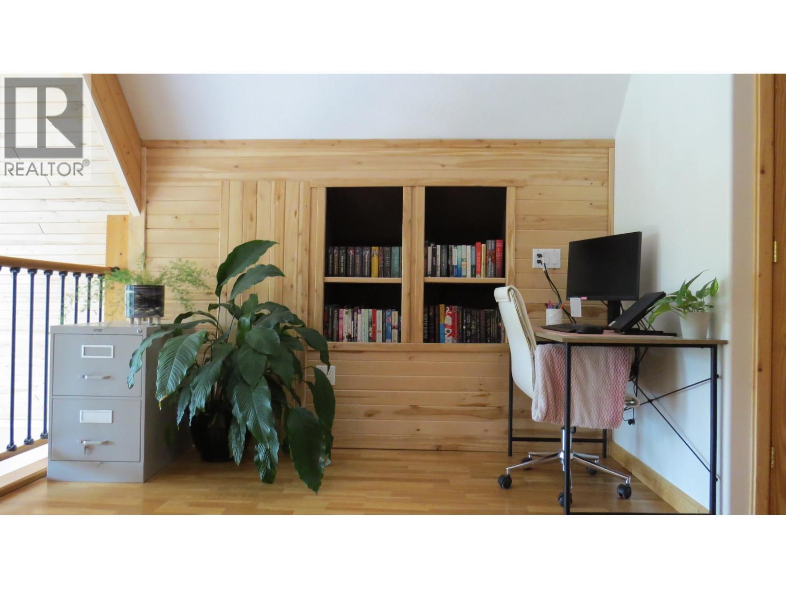 1020 Rainbow Road, Quesnel, BC - Indoor Photo Showing Office