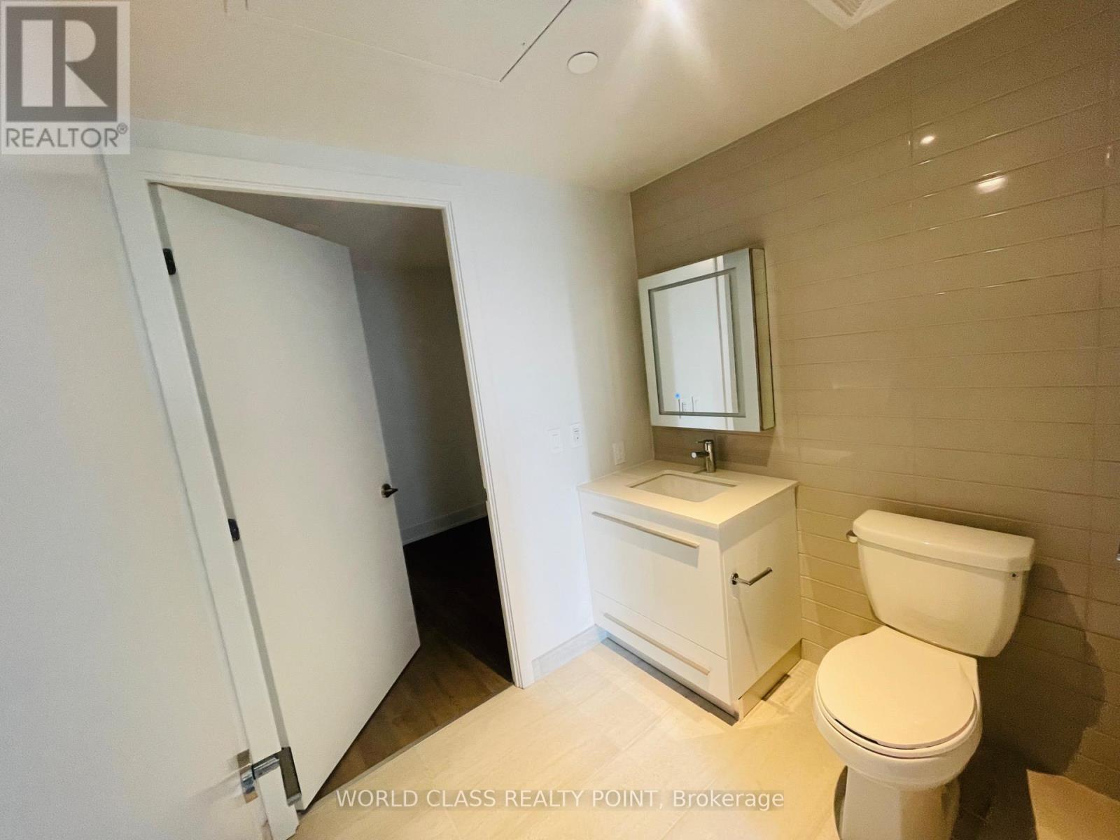 2404 - 8 Cumberland Street, Toronto, ON - Indoor Photo Showing Bathroom