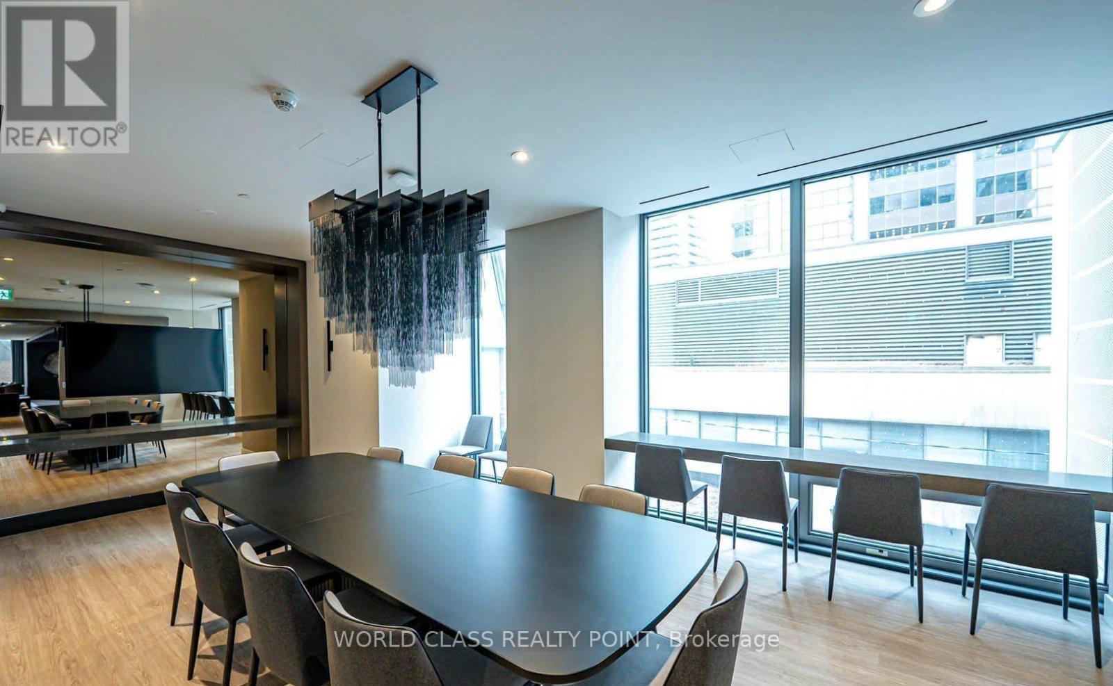 2404 - 8 Cumberland Street, Toronto, ON - Indoor Photo Showing Dining Room
