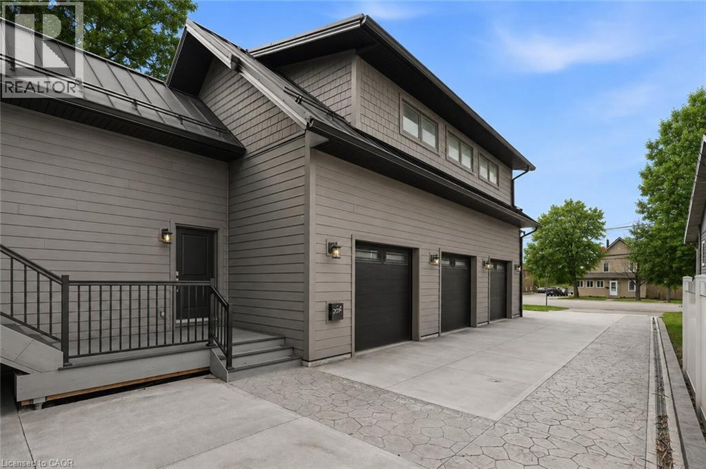 207 Beach Boulevard, Hamilton, ON - Outdoor With Exterior