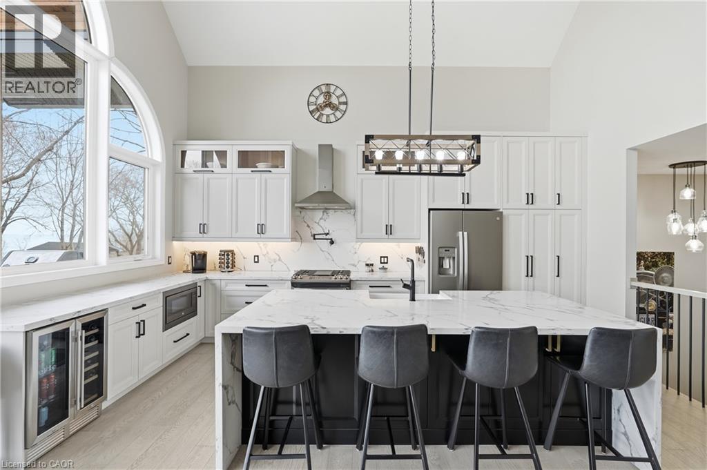 207 Beach Boulevard, Hamilton, ON - Indoor