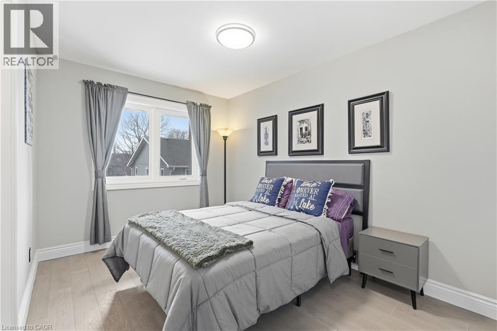 207 Beach Boulevard, Hamilton, ON - Indoor Photo Showing Bedroom