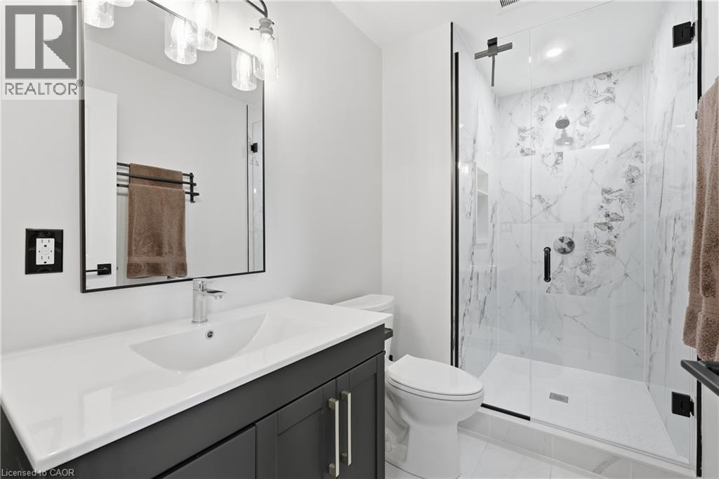 207 Beach Boulevard, Hamilton, ON - Indoor Photo Showing Bathroom