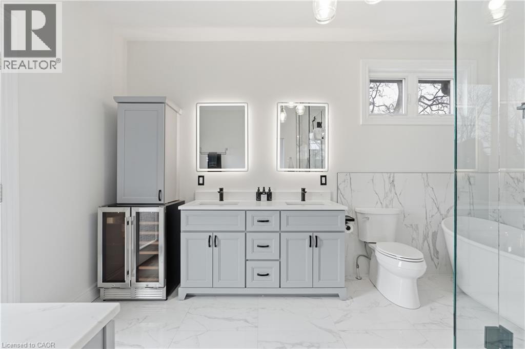 207 Beach Boulevard, Hamilton, ON - Indoor Photo Showing Bathroom