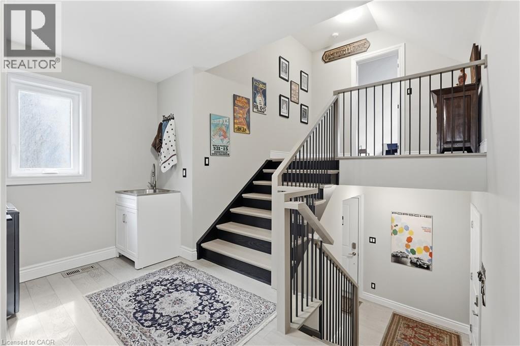 207 Beach Boulevard, Hamilton, ON - Indoor Photo Showing Other Room