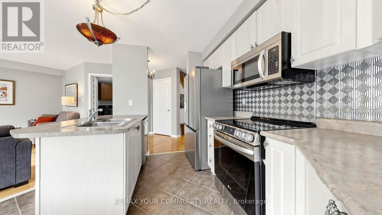 230 Hammersly Boulevard, Markham, ON - Indoor Photo Showing Kitchen With Double Sink