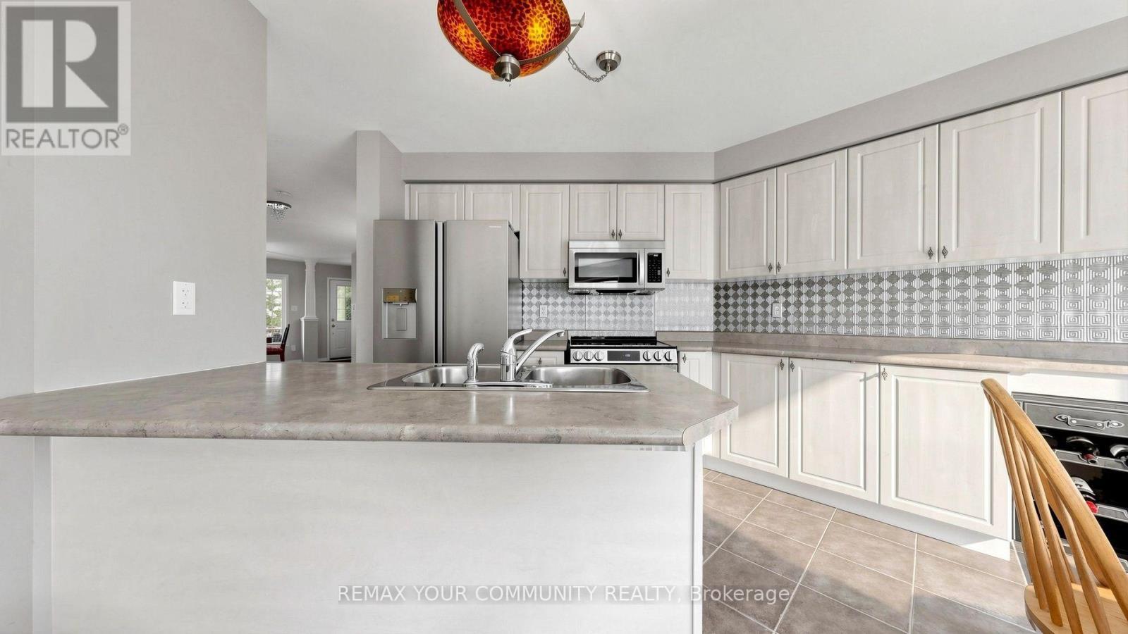 230 Hammersly Boulevard, Markham, ON - Indoor Photo Showing Kitchen With Double Sink With Upgraded Kitchen
