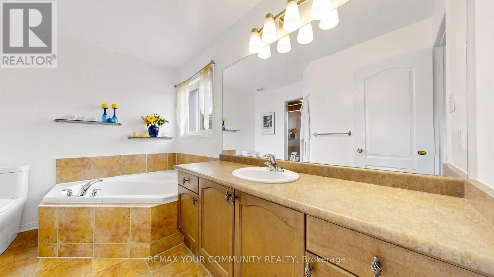 230 Hammersly Boulevard, Markham, ON - Indoor Photo Showing Bathroom