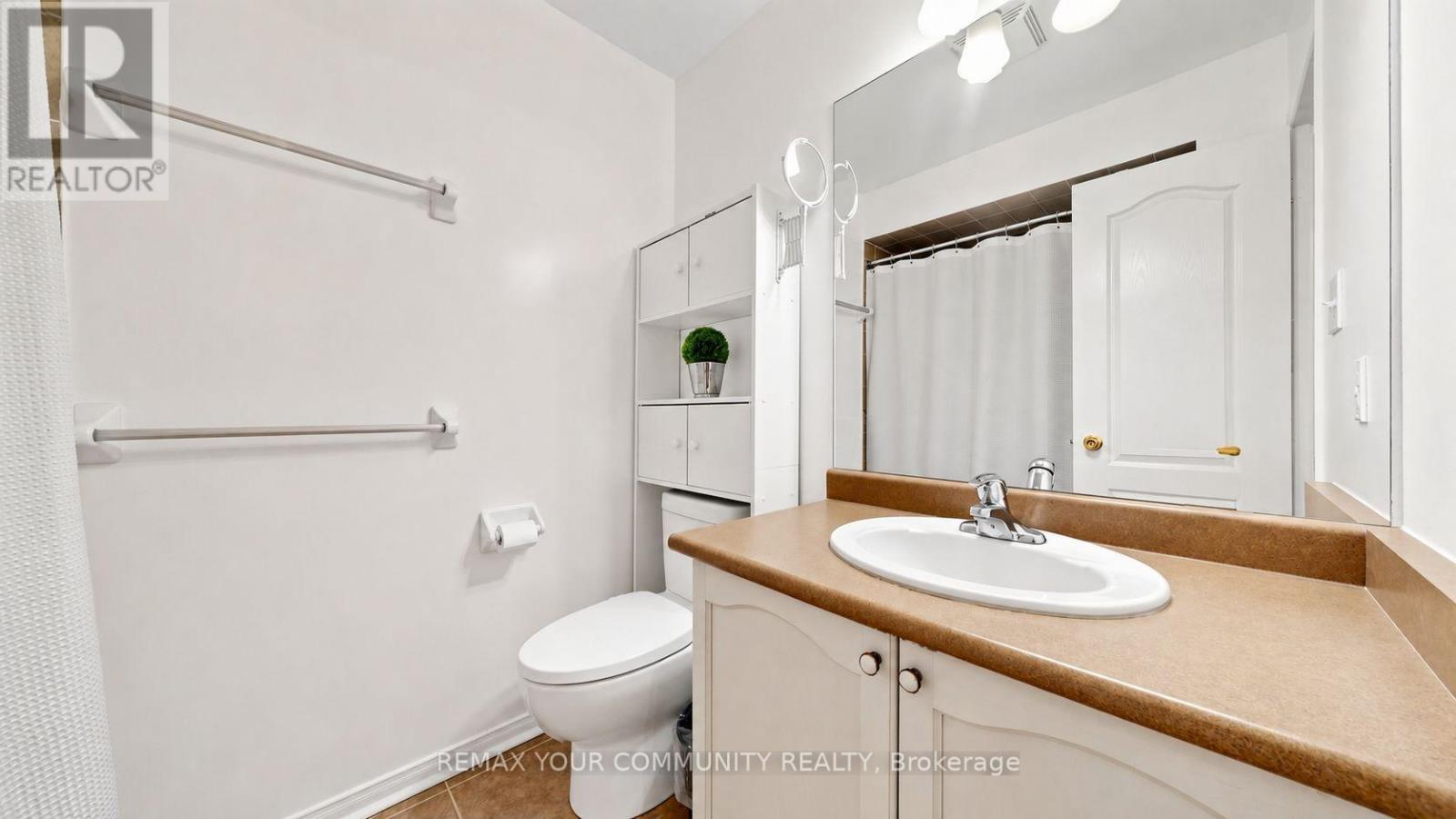 230 Hammersly Boulevard, Markham, ON - Indoor Photo Showing Bathroom