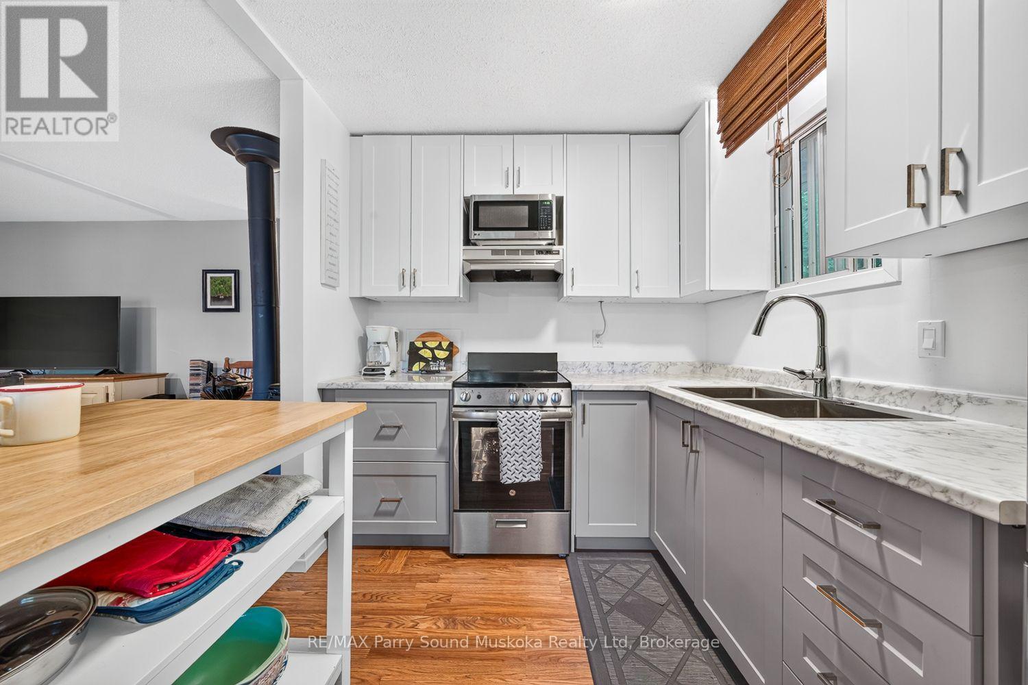 12 Silver Birch Circle, Mckellar, ON - Indoor Photo Showing Kitchen With Double Sink