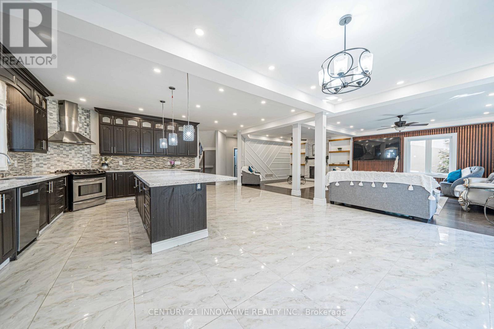 24 Cedarview Drive, Toronto, ON - Indoor Photo Showing Kitchen With Upgraded Kitchen