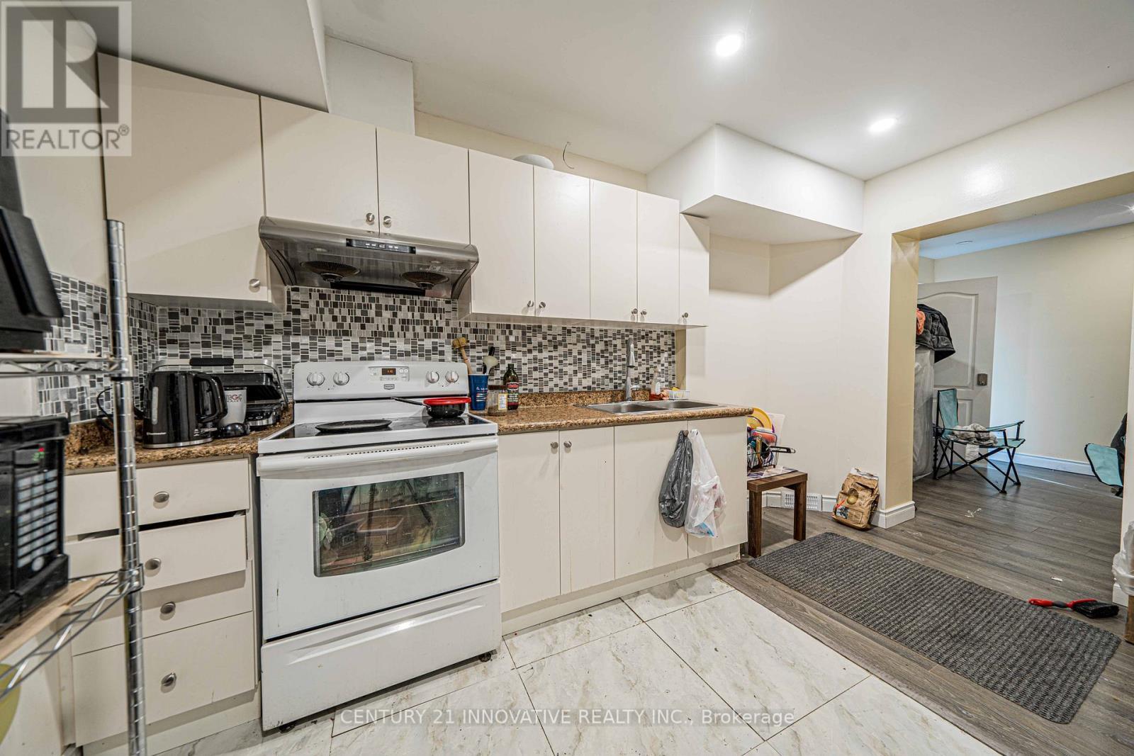 24 Cedarview Drive, Toronto, ON - Indoor Photo Showing Kitchen