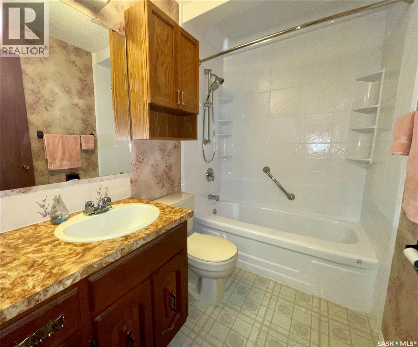 3118 7Th Avenue E, Regina, SK - Indoor Photo Showing Bathroom