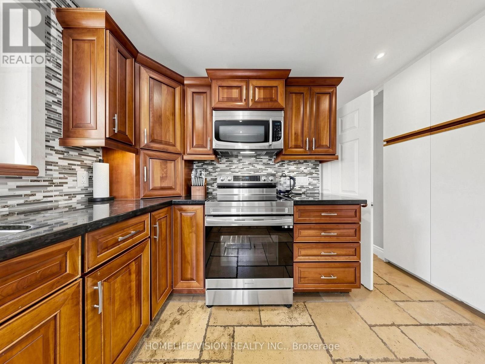 9 Lyndfield Crescent, Brampton, ON - Indoor Photo Showing Kitchen