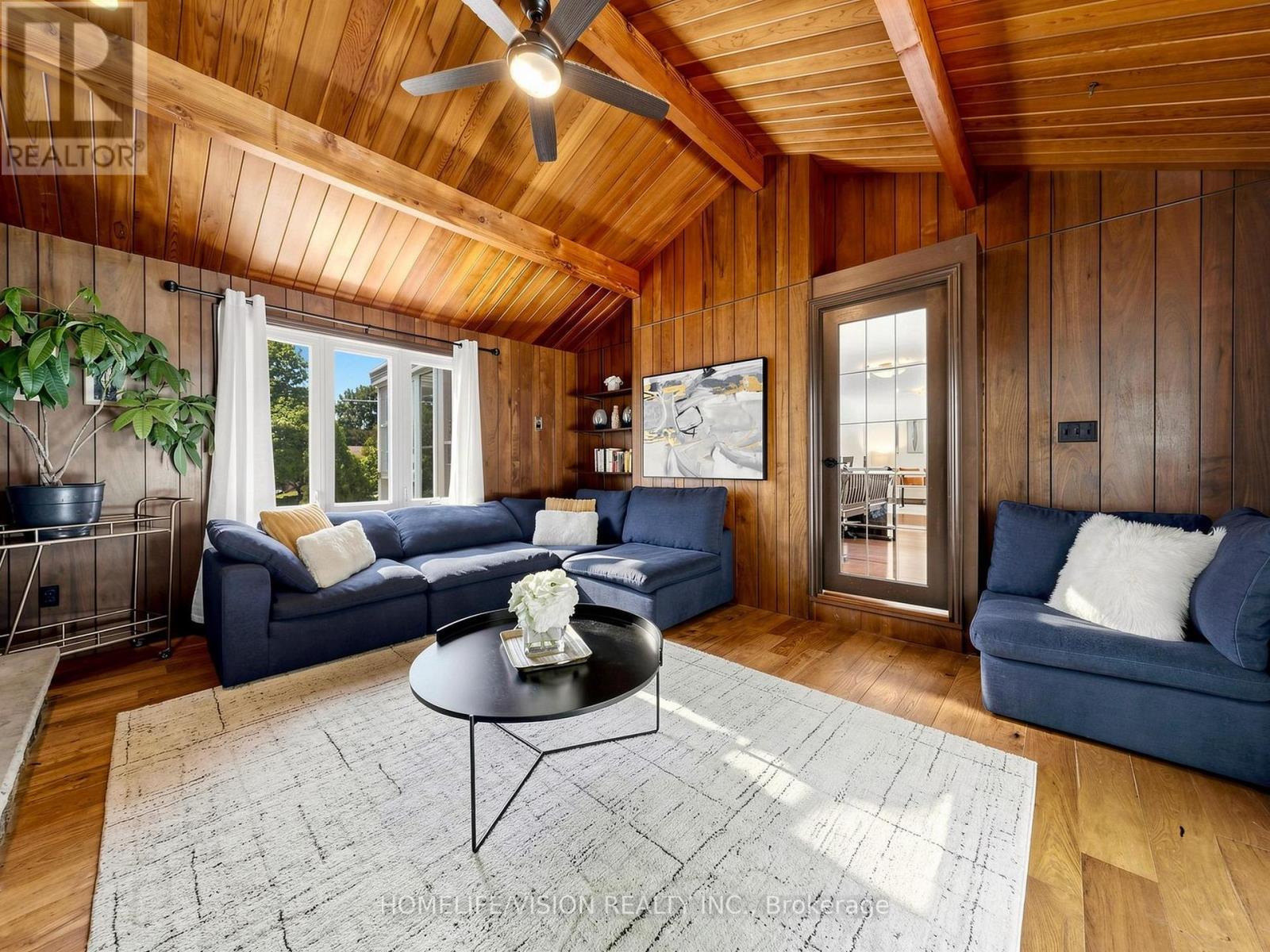 9 Lyndfield Crescent, Brampton, ON - Indoor Photo Showing Living Room