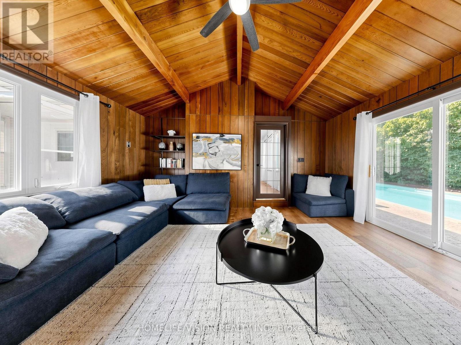 9 Lyndfield Crescent, Brampton, ON - Indoor Photo Showing Living Room