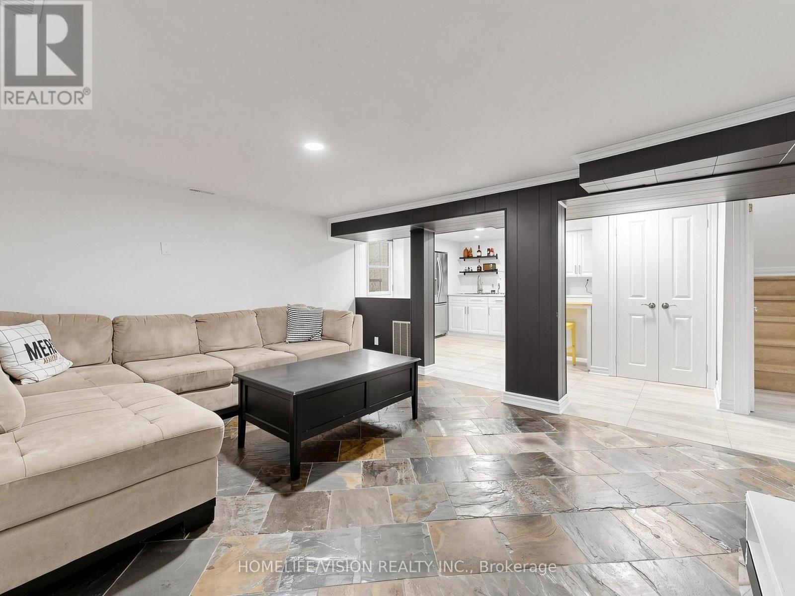 9 Lyndfield Crescent, Brampton, ON - Indoor Photo Showing Living Room