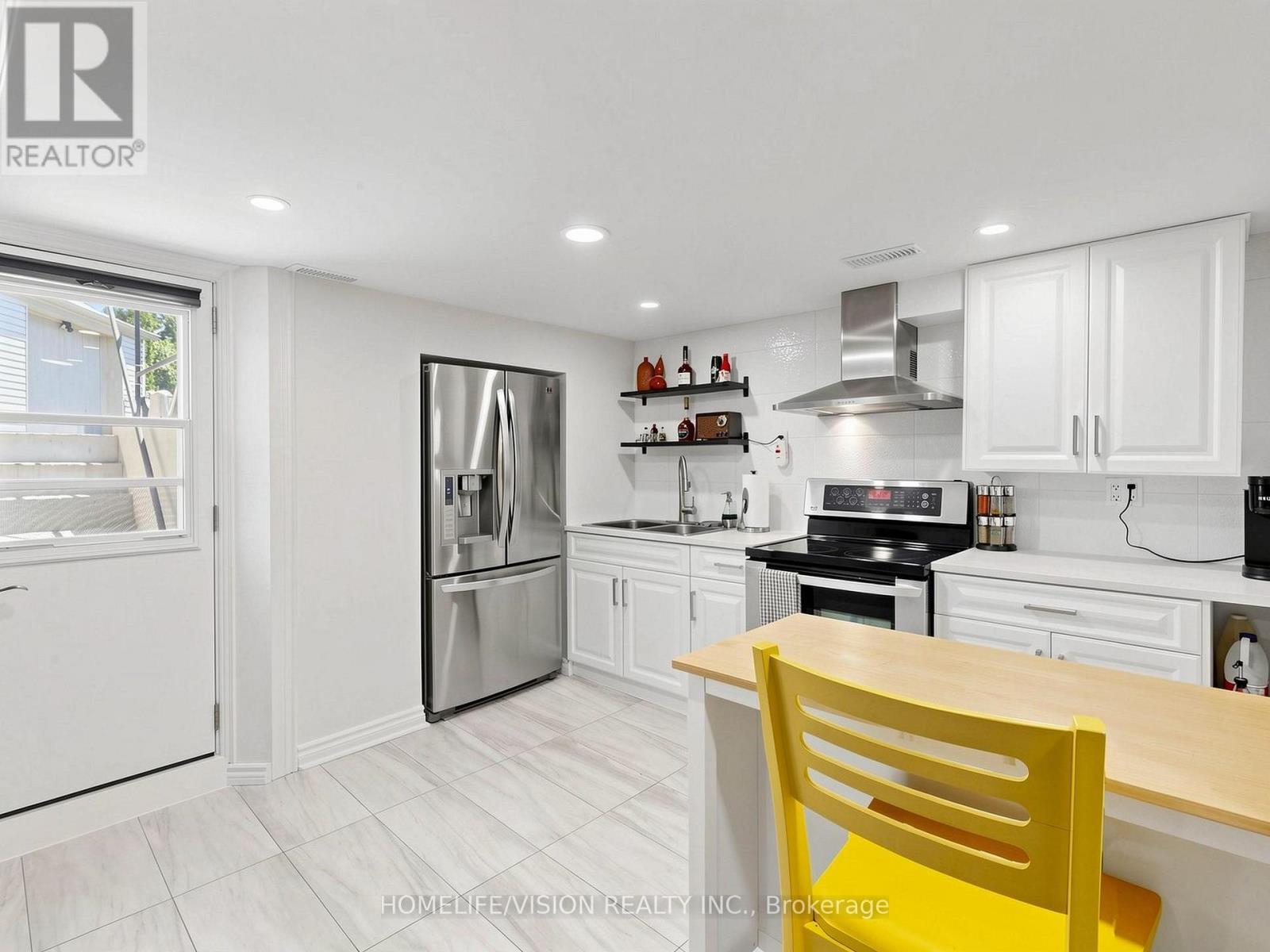 9 Lyndfield Crescent, Brampton, ON - Indoor Photo Showing Kitchen