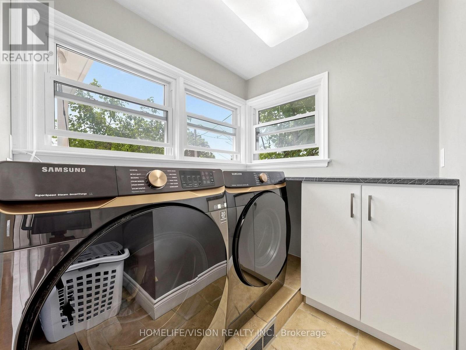 9 Lyndfield Crescent, Brampton, ON - Indoor Photo Showing Laundry Room