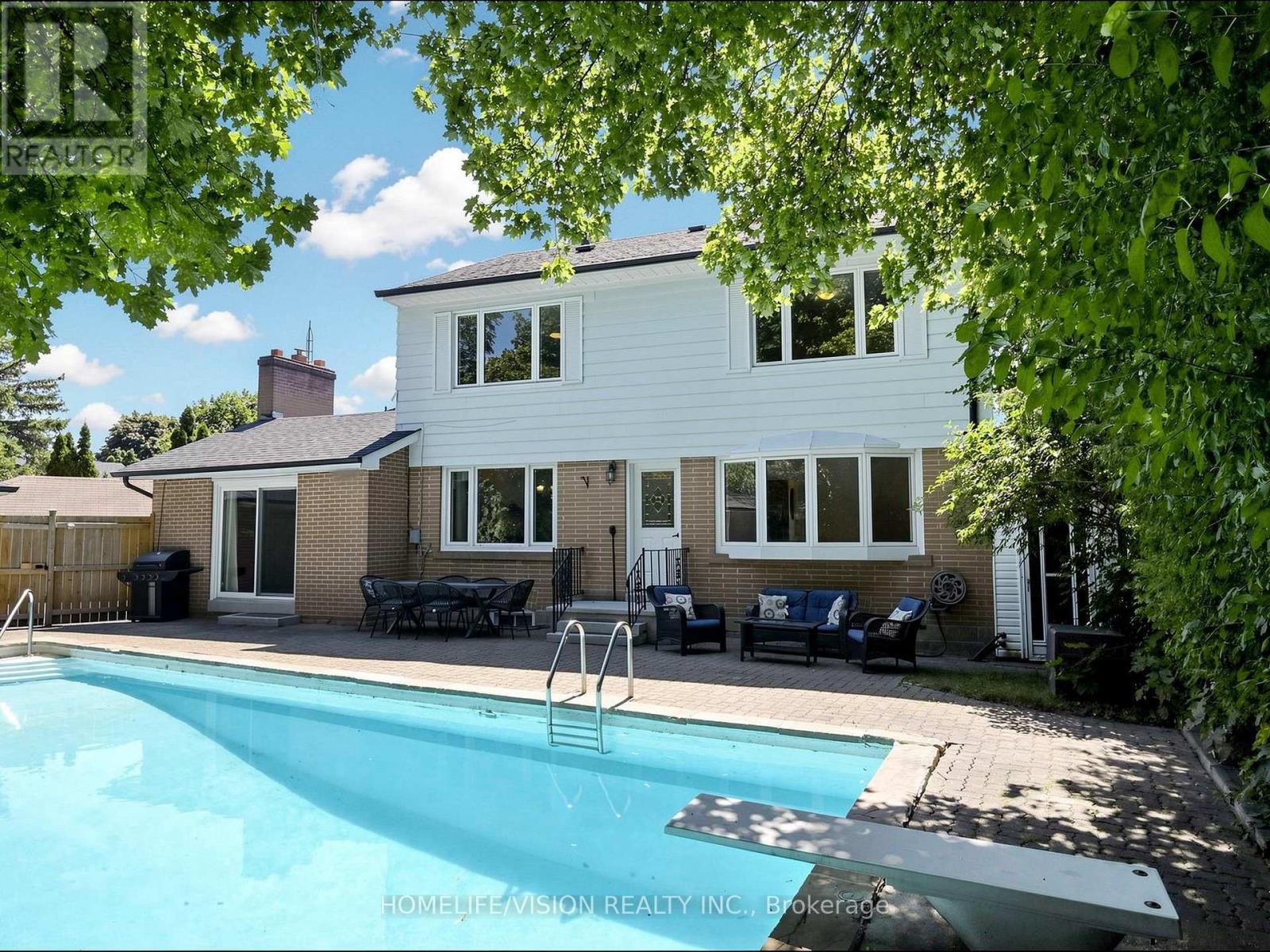 9 Lyndfield Crescent, Brampton, ON - Outdoor With In Ground Pool