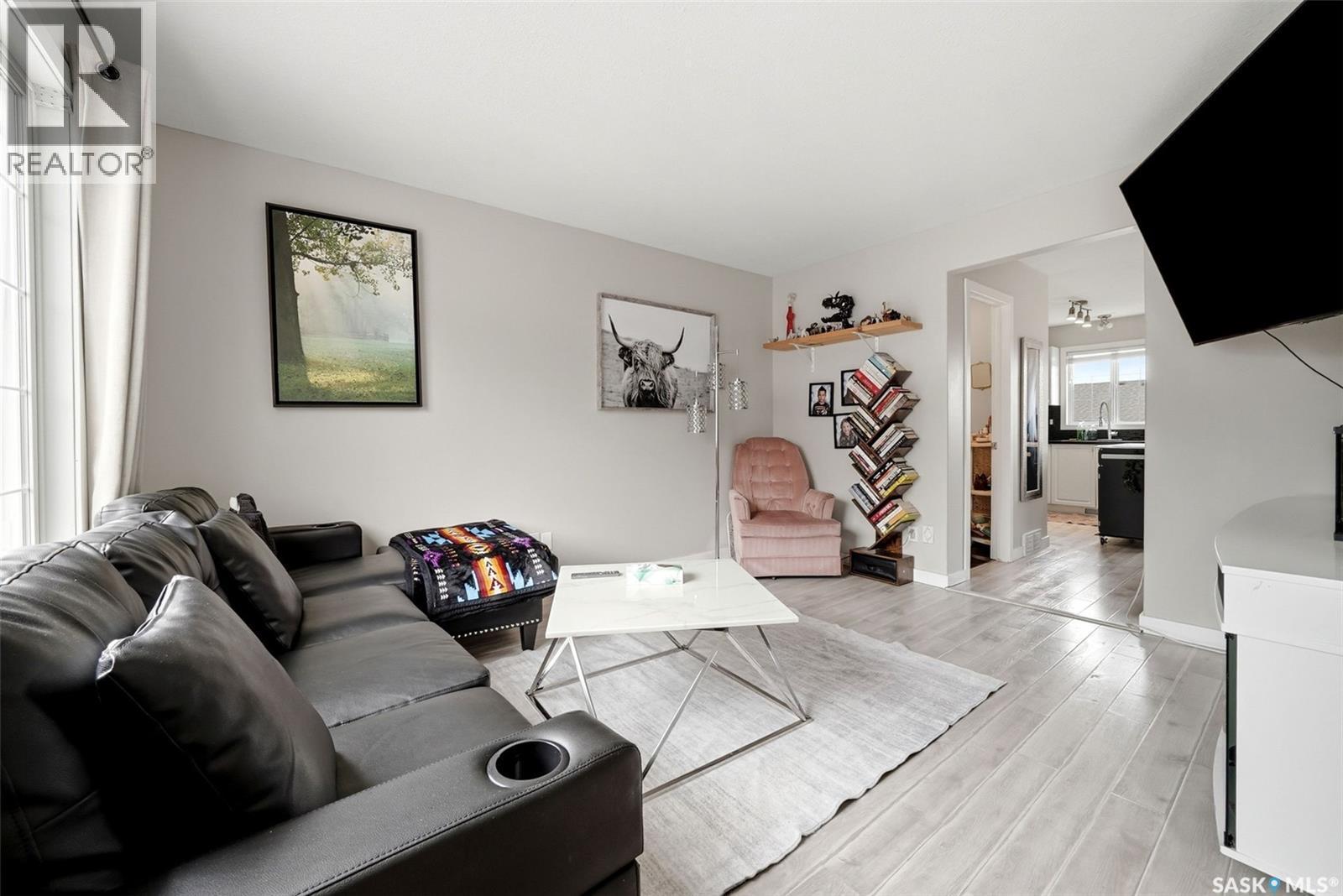 3754 Cormorant Drive E, Regina, SK - Indoor Photo Showing Living Room