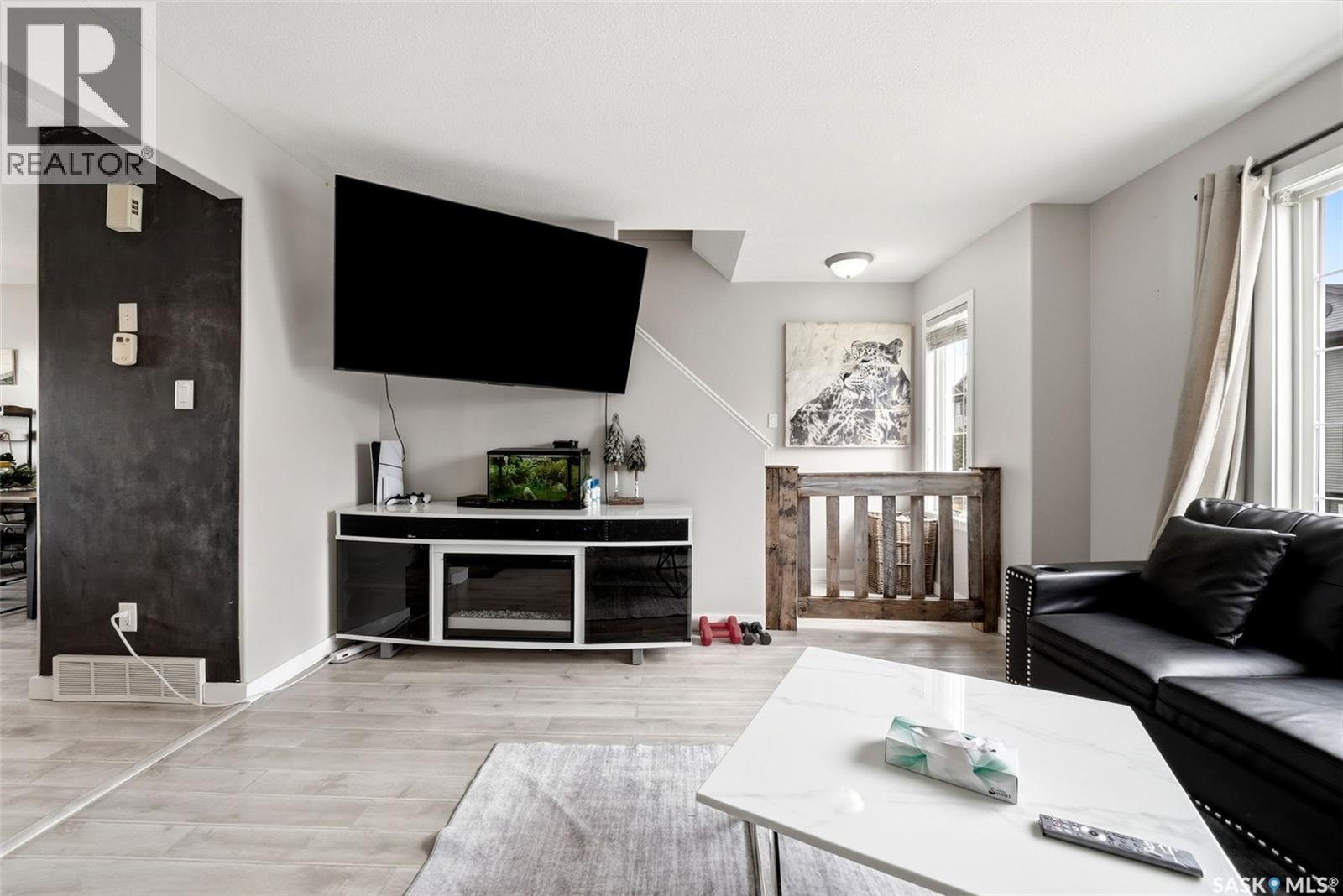 3754 Cormorant Drive E, Regina, SK - Indoor Photo Showing Living Room
