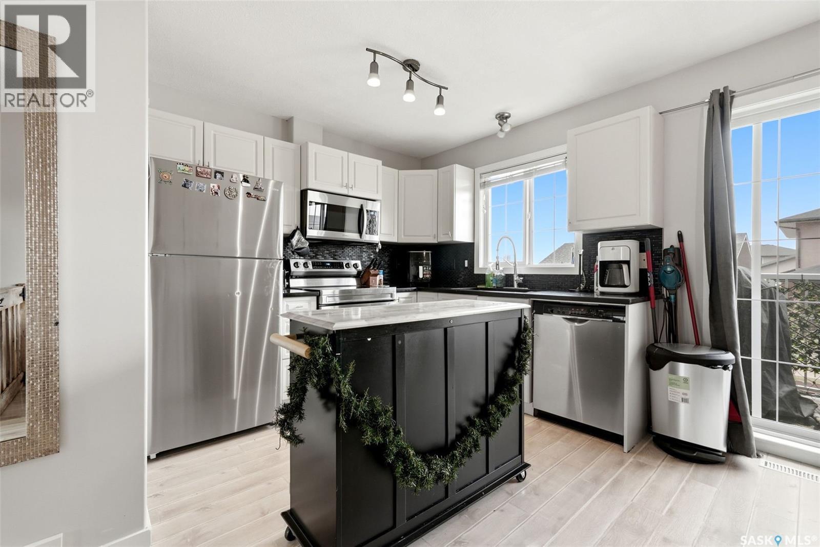 3754 Cormorant Drive E, Regina, SK - Indoor Photo Showing Kitchen With Stainless Steel Kitchen