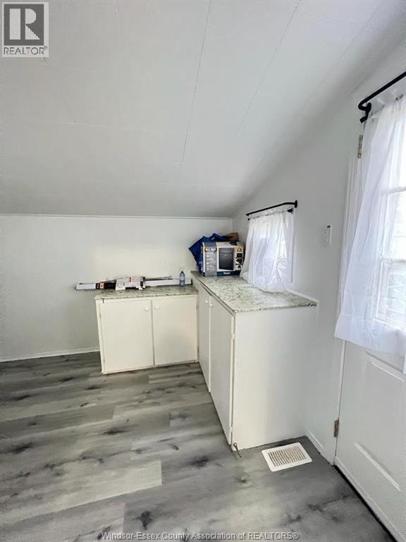 1058 California, Windsor, ON - Indoor Photo Showing Laundry Room
