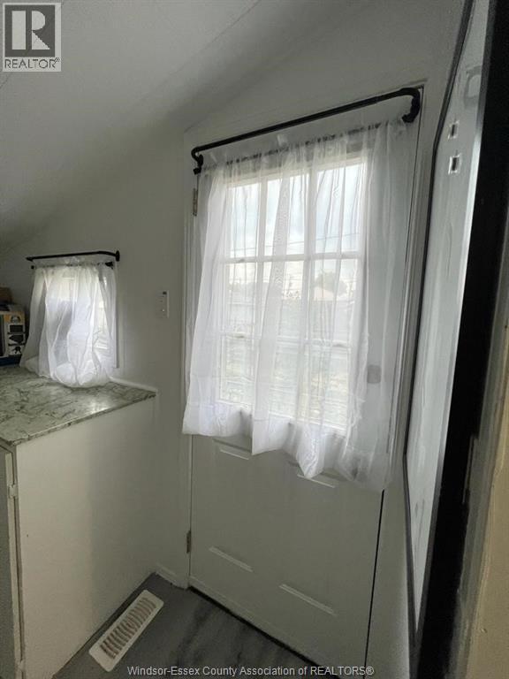 1058 California, Windsor, ON - Indoor Photo Showing Other Room