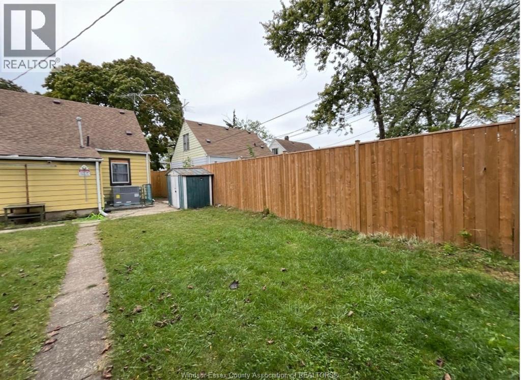 1058 California, Windsor, ON - Outdoor