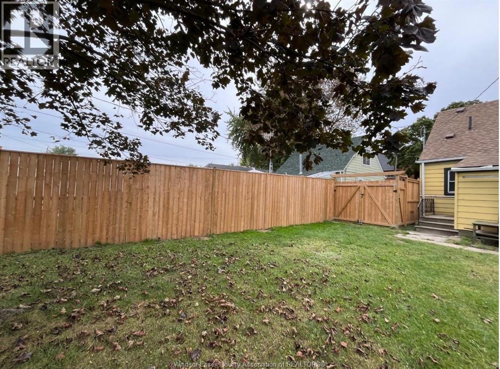 1058 California, Windsor, ON - Outdoor