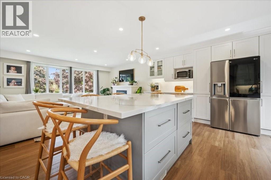 303 Martindale Crescent, Waterloo, ON - Indoor Photo Showing Kitchen With Upgraded Kitchen