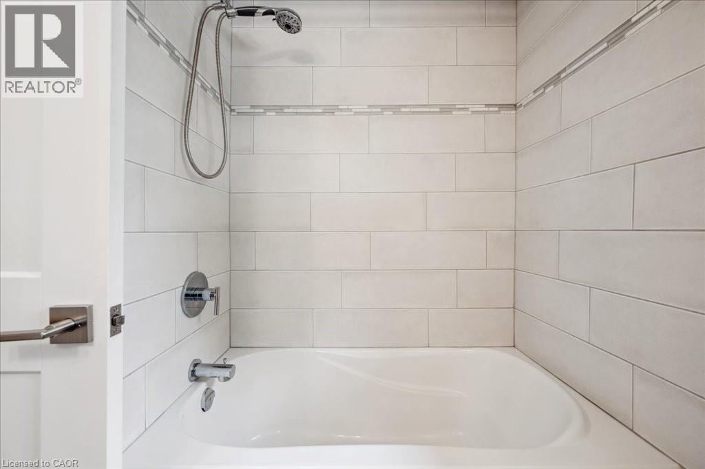 303 Martindale Crescent, Waterloo, ON - Indoor Photo Showing Bathroom