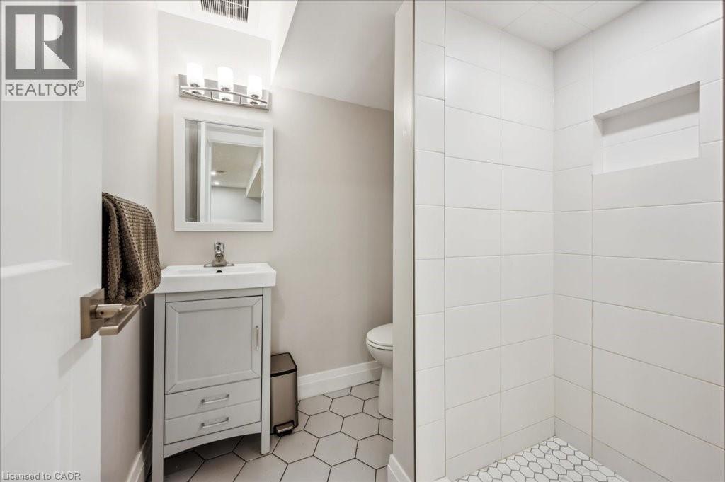 303 Martindale Crescent, Waterloo, ON - Indoor Photo Showing Bathroom