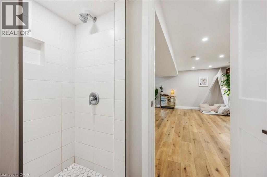 303 Martindale Crescent, Waterloo, ON - Indoor Photo Showing Bathroom