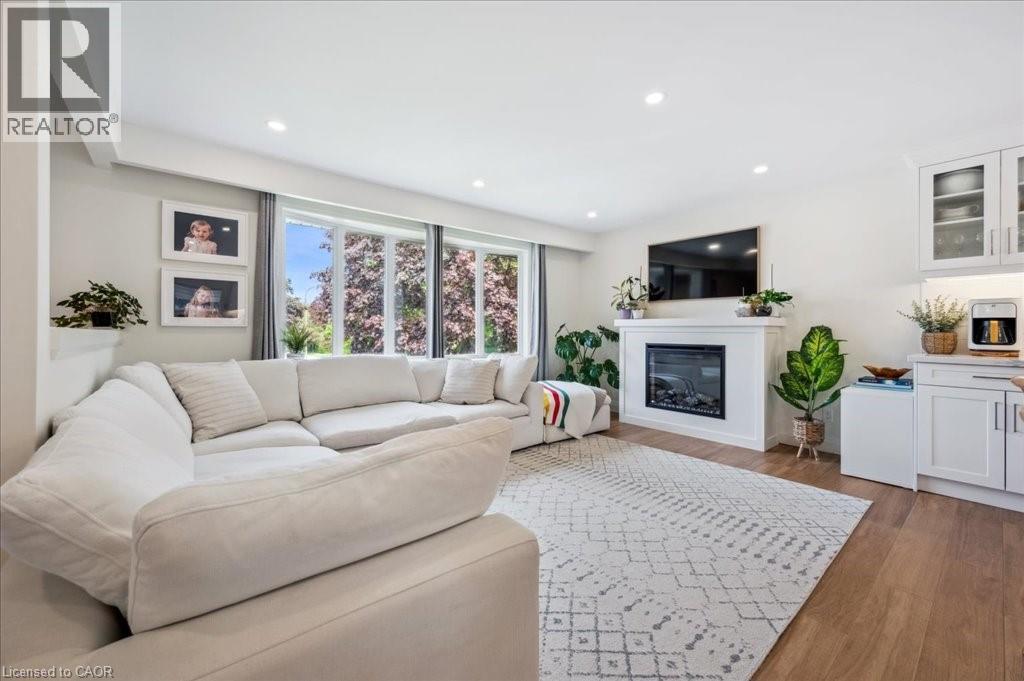 303 Martindale Crescent, Waterloo, ON - Indoor Photo Showing Living Room With Fireplace