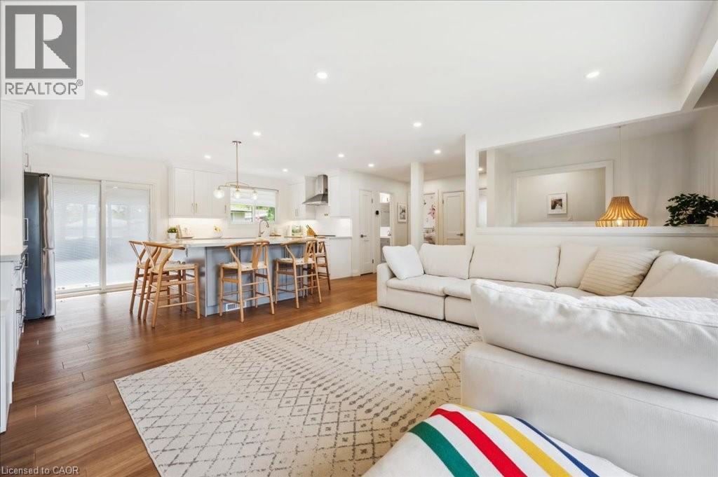303 Martindale Crescent, Waterloo, ON - Indoor Photo Showing Living Room
