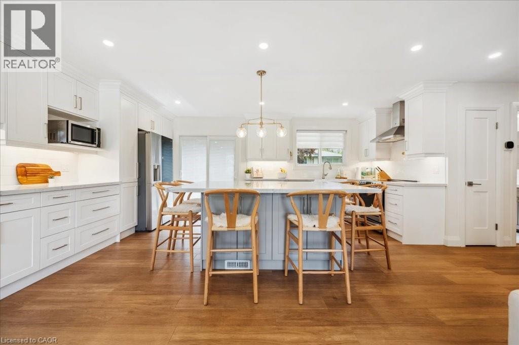 303 Martindale Crescent, Waterloo, ON - Indoor Photo Showing Kitchen With Upgraded Kitchen