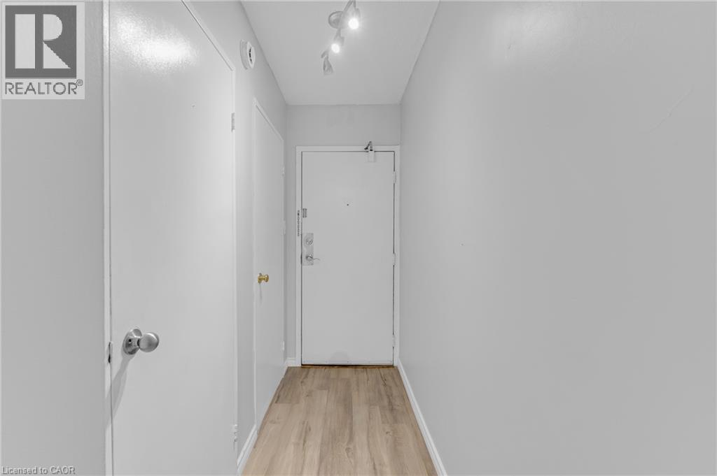 975 Warwick Court Unit# 708, Burlington, ON - Indoor Photo Showing Other Room