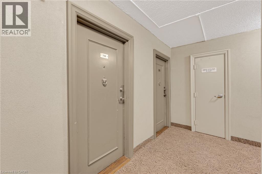 975 Warwick Court Unit# 708, Burlington, ON - Indoor Photo Showing Other Room