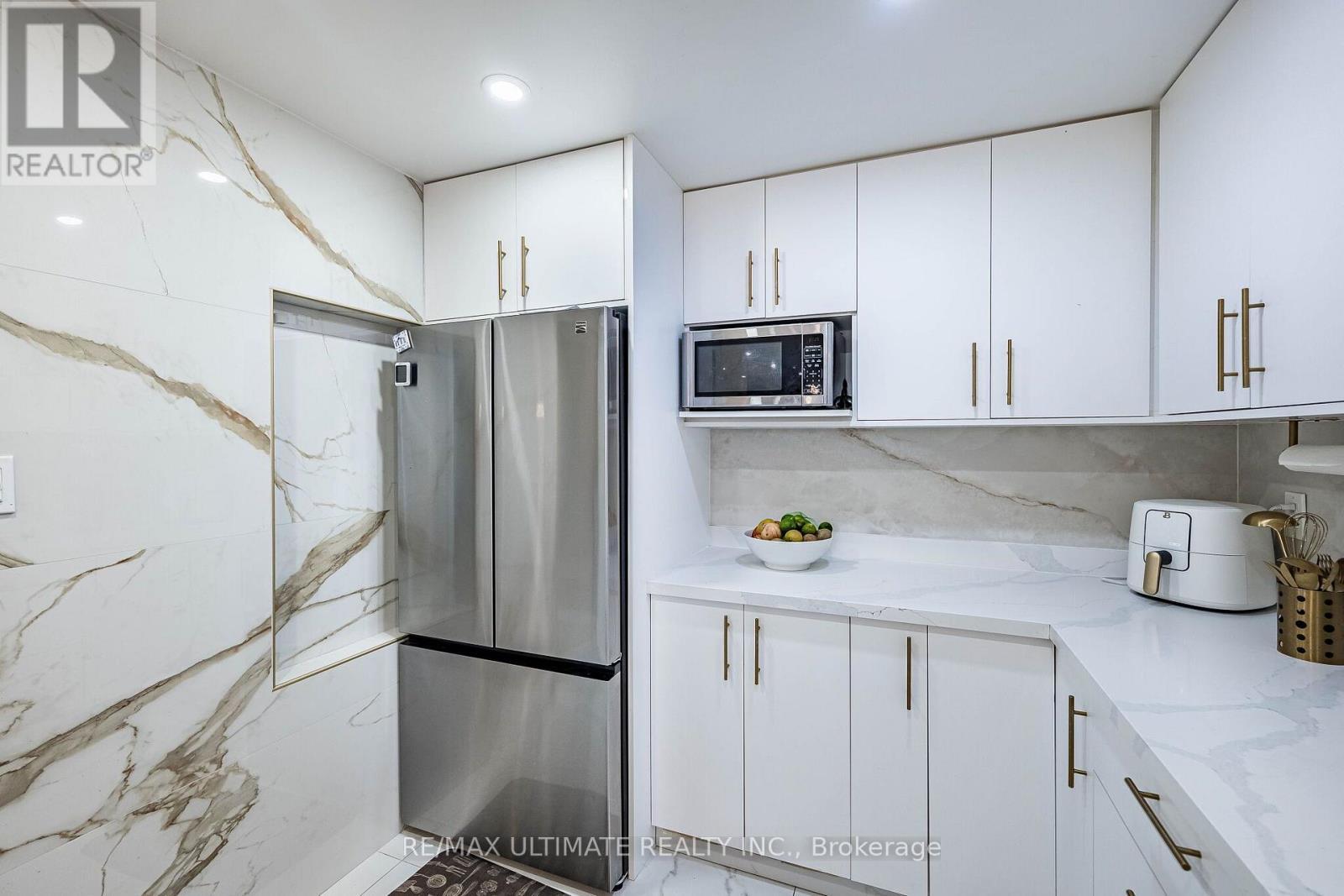 208 - 238 Albion Road, Toronto, ON - Indoor Photo Showing Kitchen