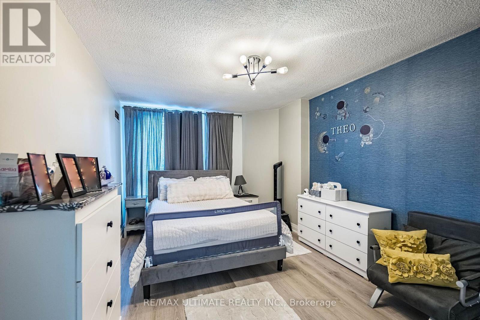 208 - 238 Albion Road, Toronto, ON - Indoor Photo Showing Bedroom