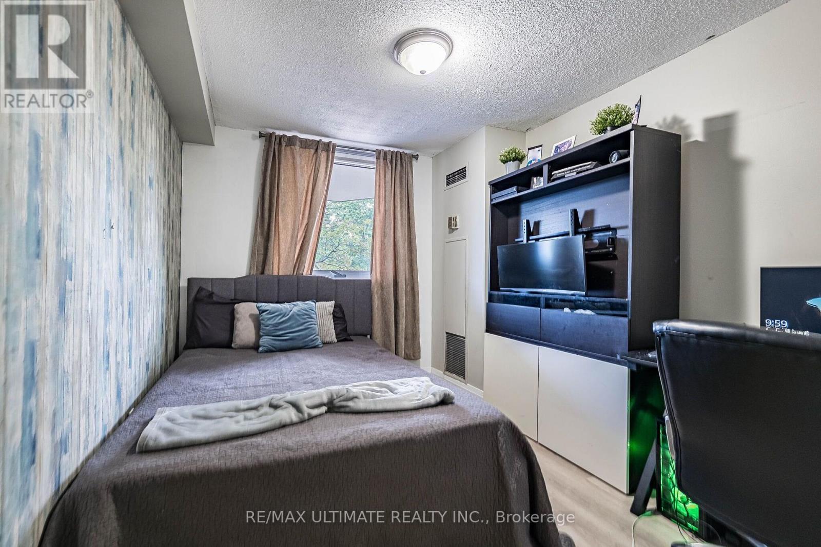 208 - 238 Albion Road, Toronto, ON - Indoor Photo Showing Bedroom