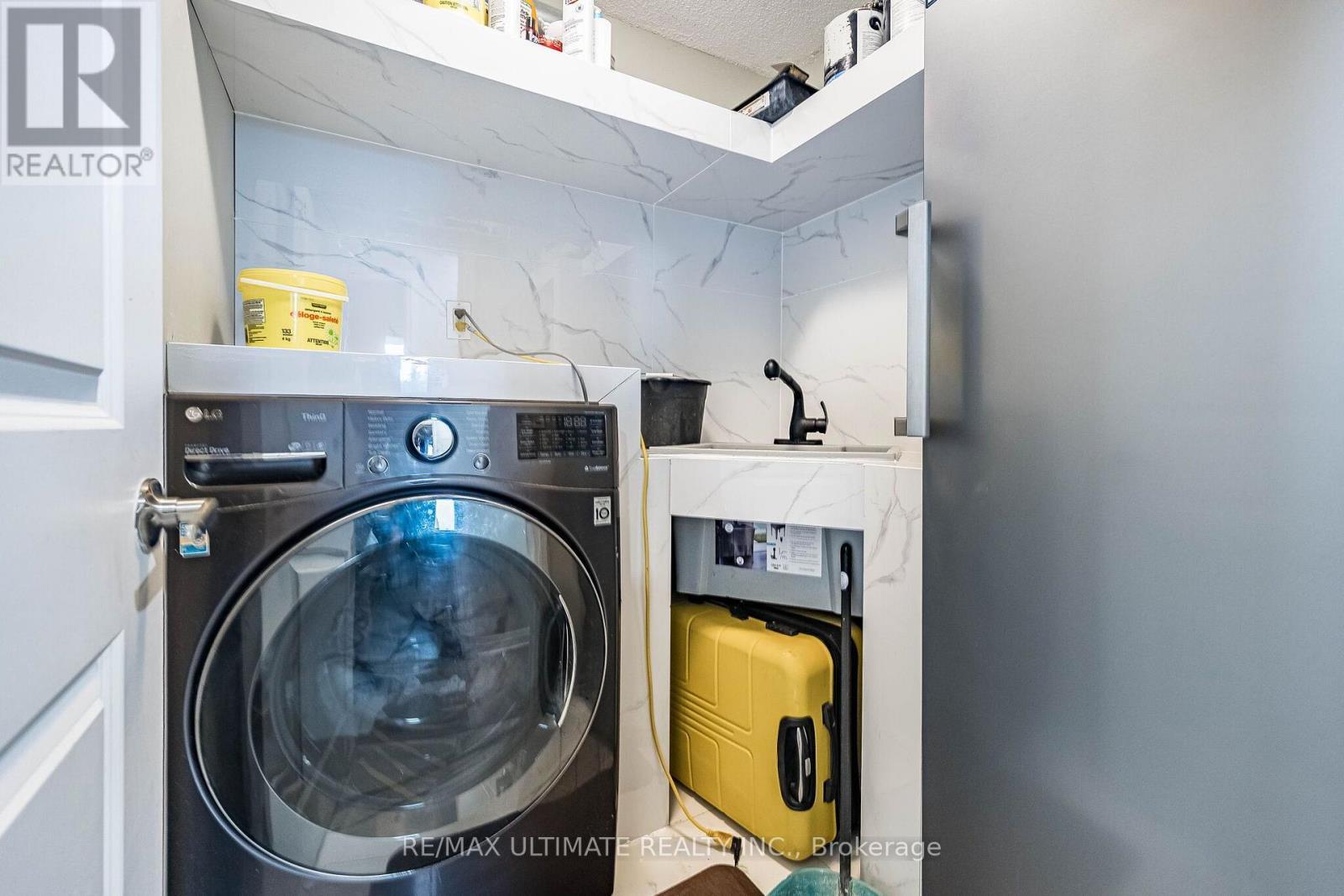 208 - 238 Albion Road, Toronto, ON - Indoor Photo Showing Laundry Room