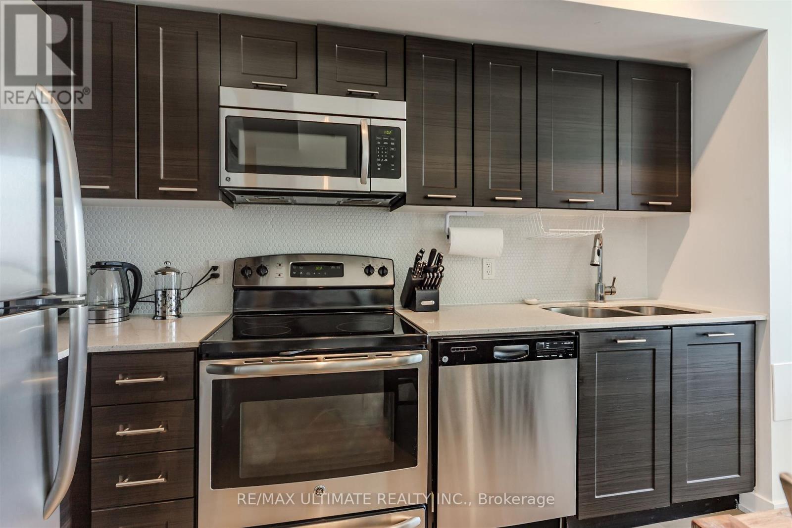 2706 - 2220 Lake Shore Boulevard W, Toronto, ON - Indoor Photo Showing Kitchen With Double Sink