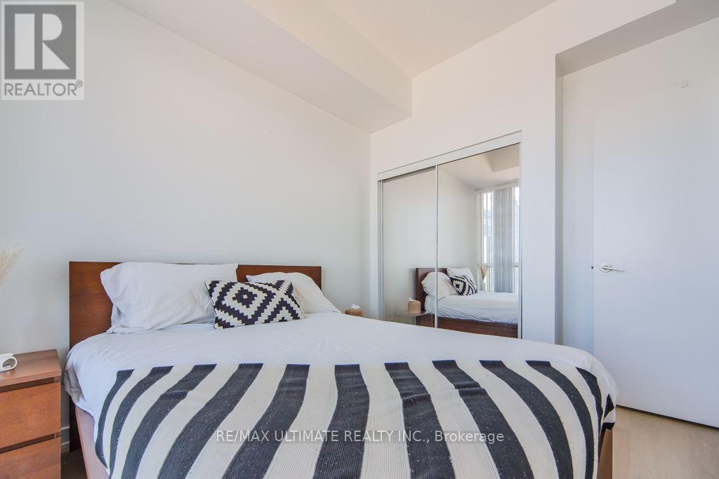 2706 - 2220 Lake Shore Boulevard W, Toronto, ON - Indoor Photo Showing Bedroom