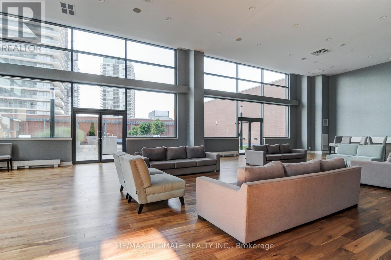 2706 - 2220 Lake Shore Boulevard W, Toronto, ON - Indoor Photo Showing Living Room
