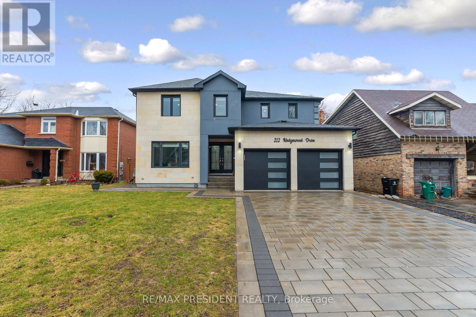 212 Wedgewood Drive, Cambridge, ON - Outdoor With Facade